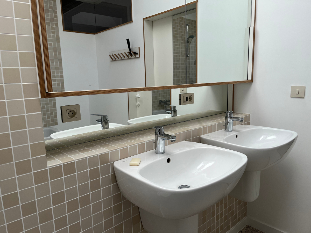 Design duplex appartement te centrum Dikkelvenne. 