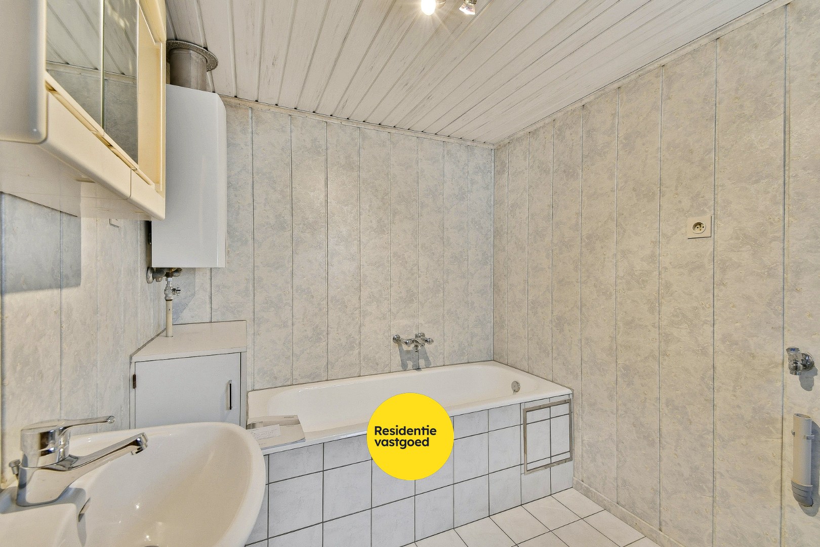 Rijwoning met veel potentieel op centrale ligging 