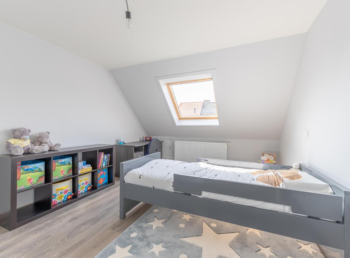 Zeer ruime woning met bijzonder veel licht én luxe  !    IDEAAL VOOR GROOT GEZIN !! 