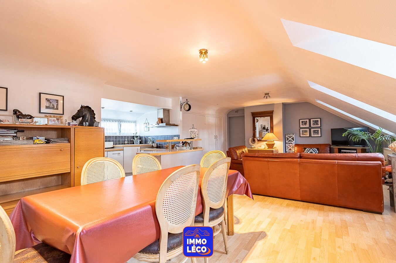 Villa de caractère érigée sur 1478m² aux multiples possibilités ! 