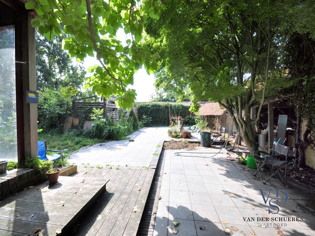 Idyllische woning met schuur. Uitzonderlijk gelegen. 