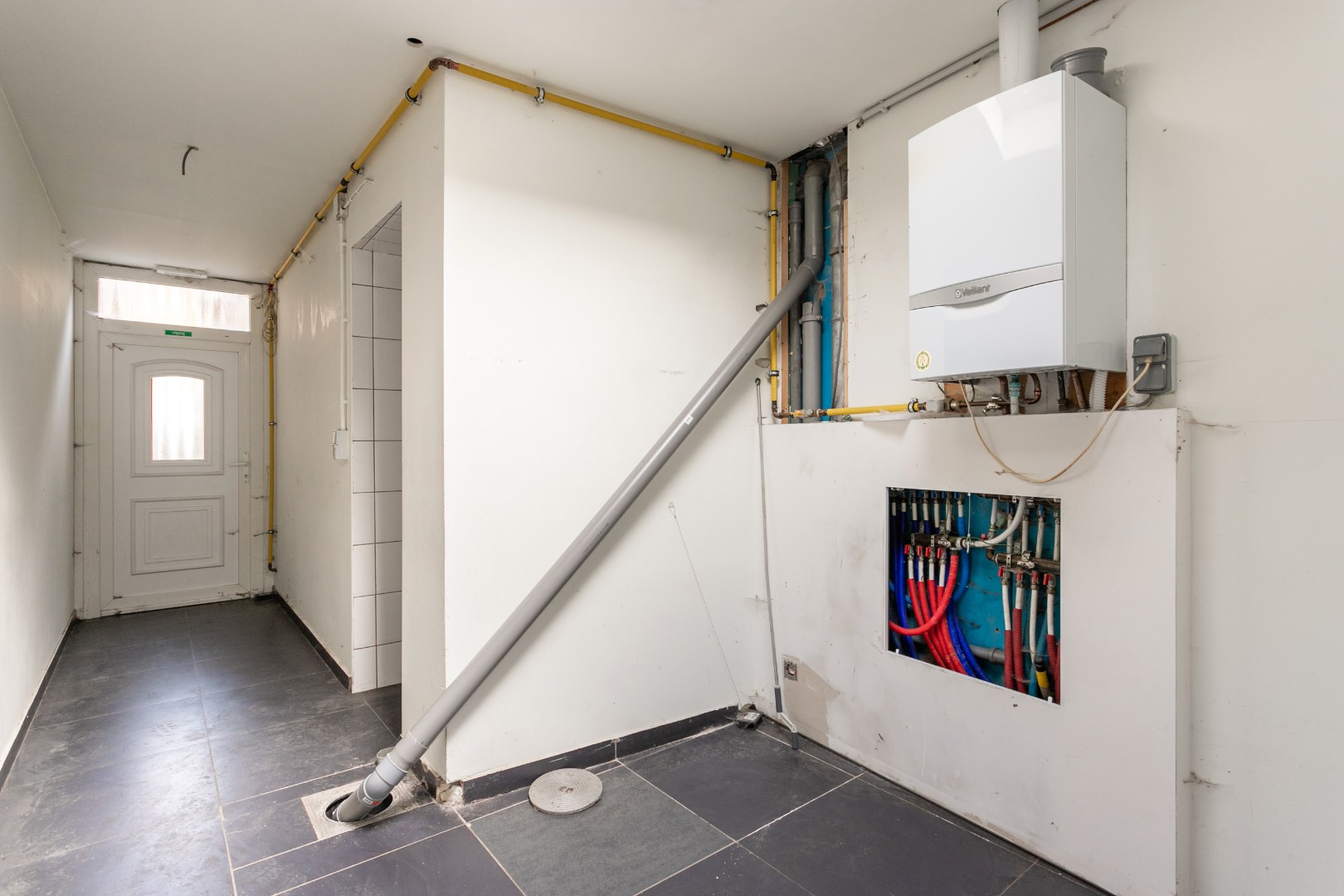 Handelsruimte met woonst op een gunstige ligging 