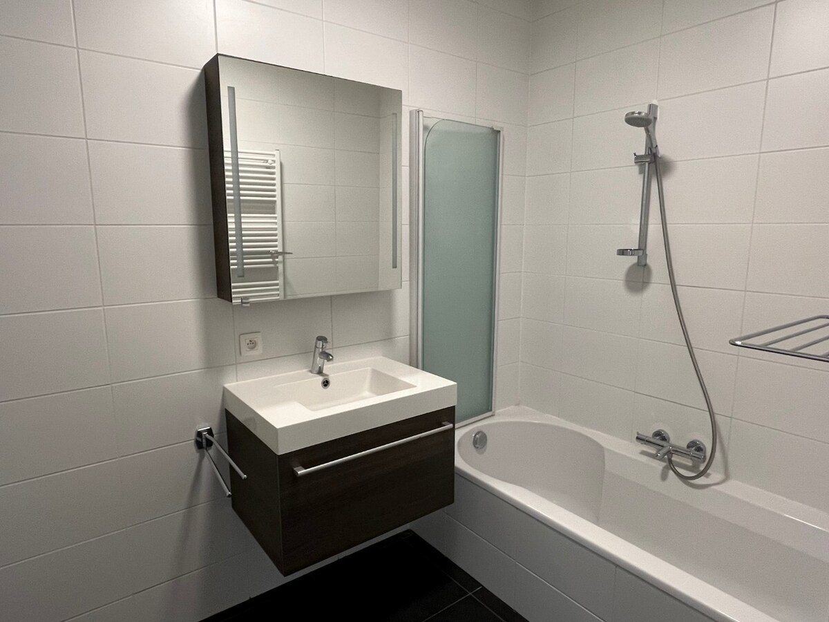 Hoogwaardig, eigentijds appartement met ondergrondse staanplaats 