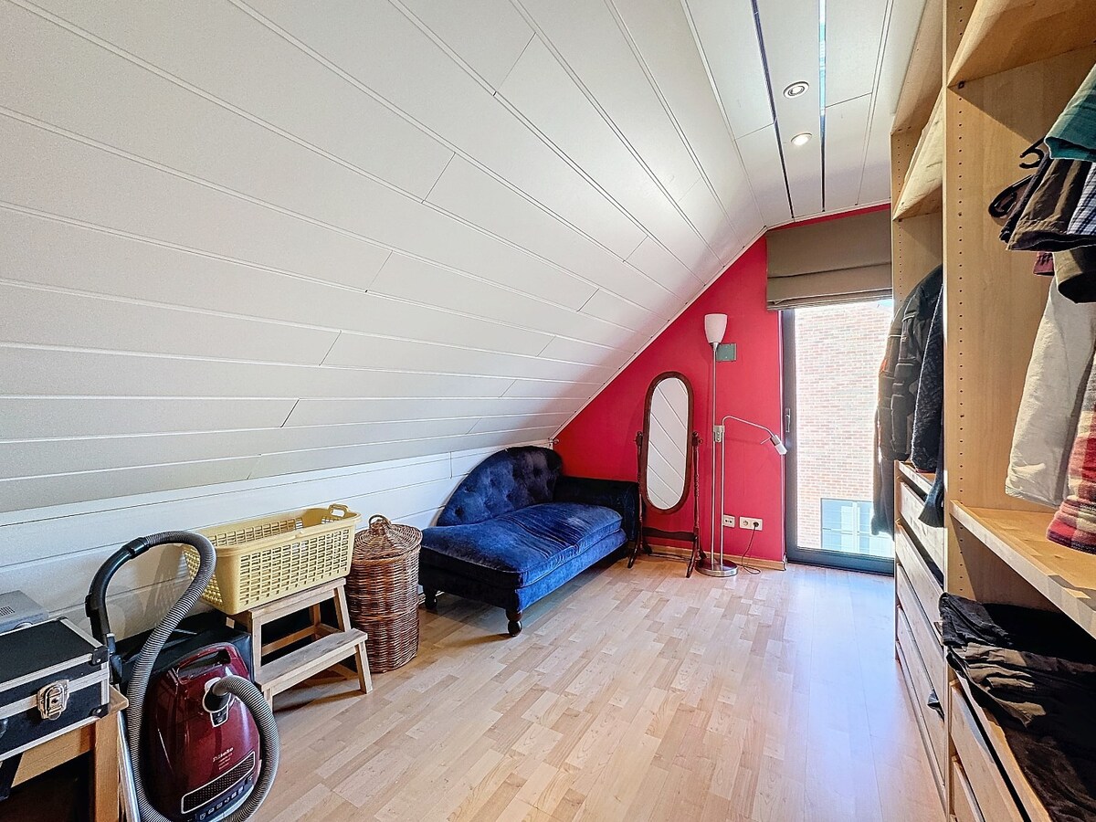 Ruime gezinswoning met knappe tuin te Erwetegem 