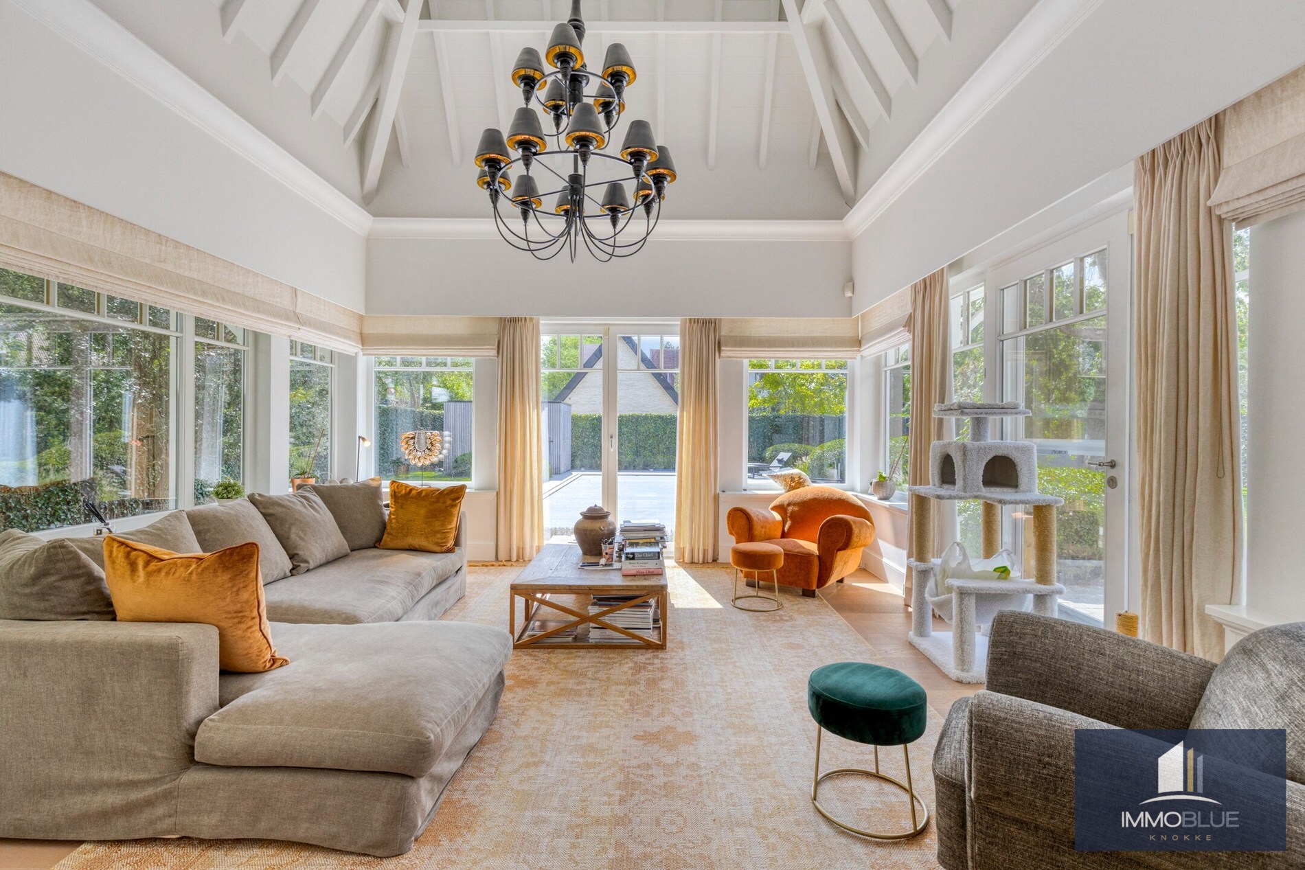 Luxueuze en stijlvolle villa in Engelse Cottage stijl met verwarmd zwembad gelegen in het Zoute. 