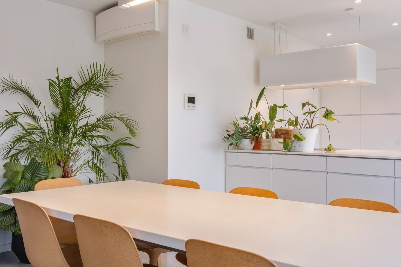 Moderne villa met praktrijkruimte op TOPligging te Heule  ! 