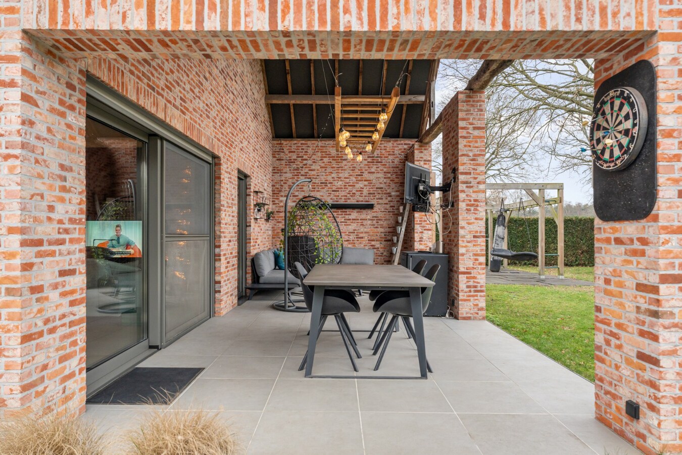 Uniek landhuis op een perceel van +/- 27 are in een GROENE oase 