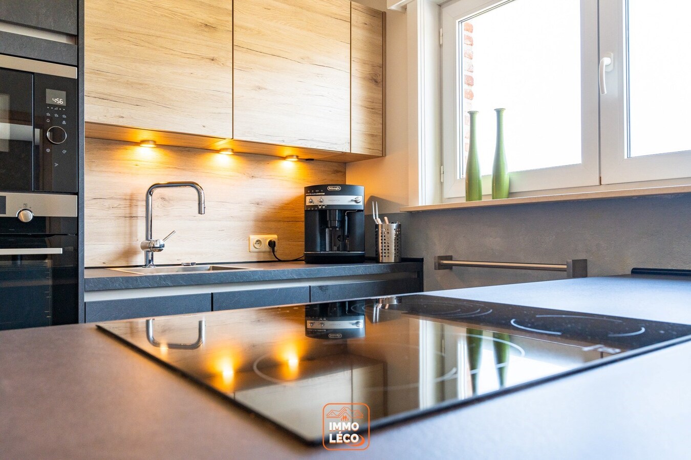 Villa « semi plain-pied » idéalement située avec 4 chambres, jardin, garage et parking, COUP DE CŒUR ABSOLU ! 