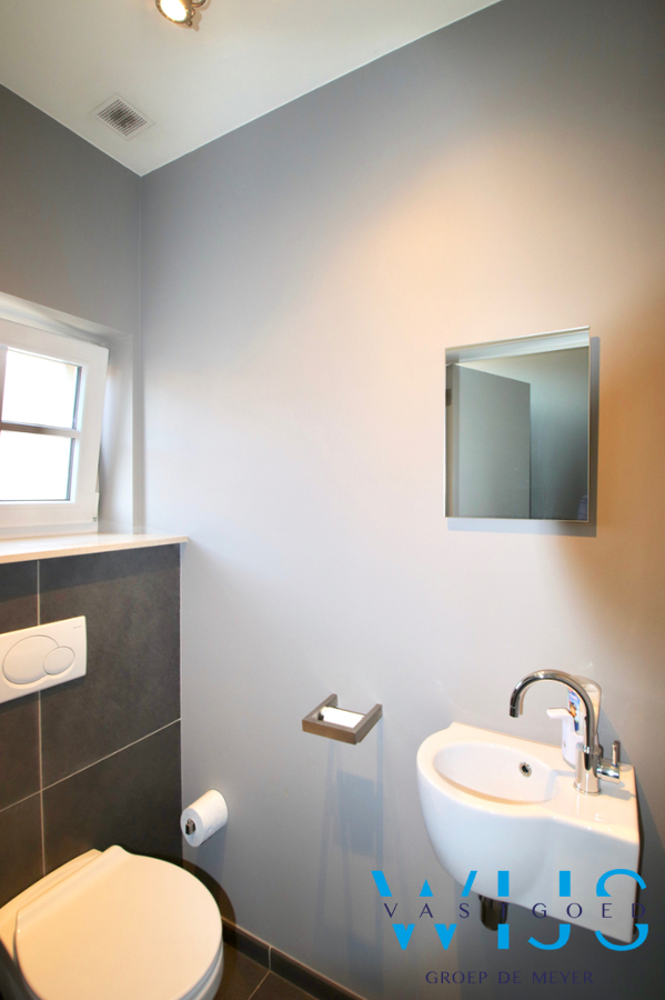 INSTAPKLAAR woonhuis met ZUIDgerichte tuin te Boekhoute ! 