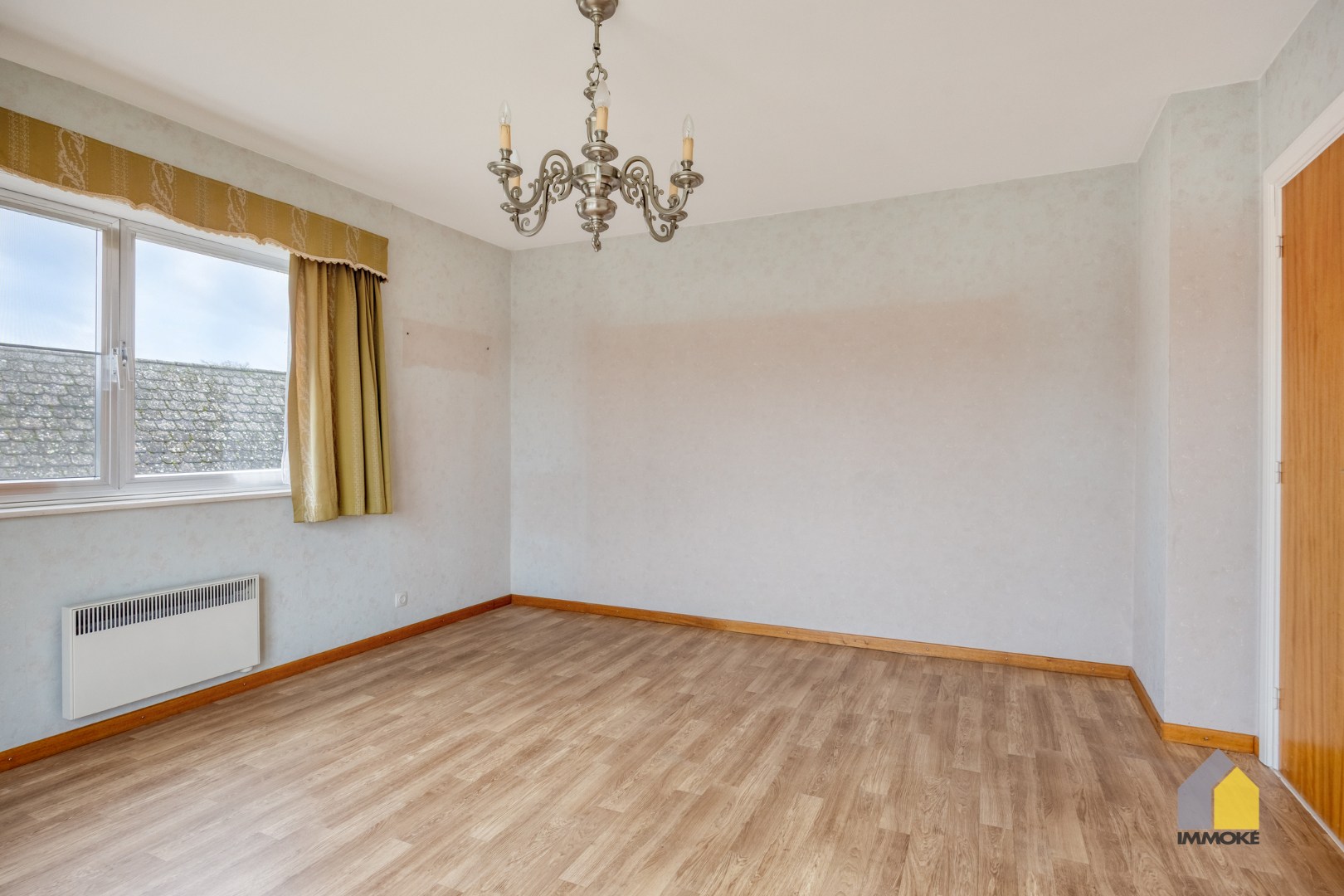 Neeroeteren: Op te frissen, vrijstaande woning op 8 a 26 ca met 5 slpks. 