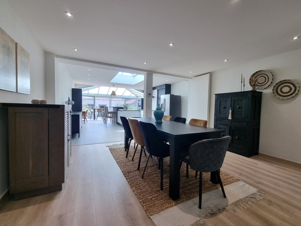 Verrassend mooie gezinswoning met tuin en dubbele garage - Zeebrugge 