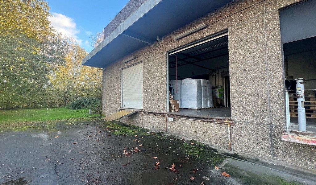 Bedrijfspand te koop in industriezone Klein Frankrijk in Ronse