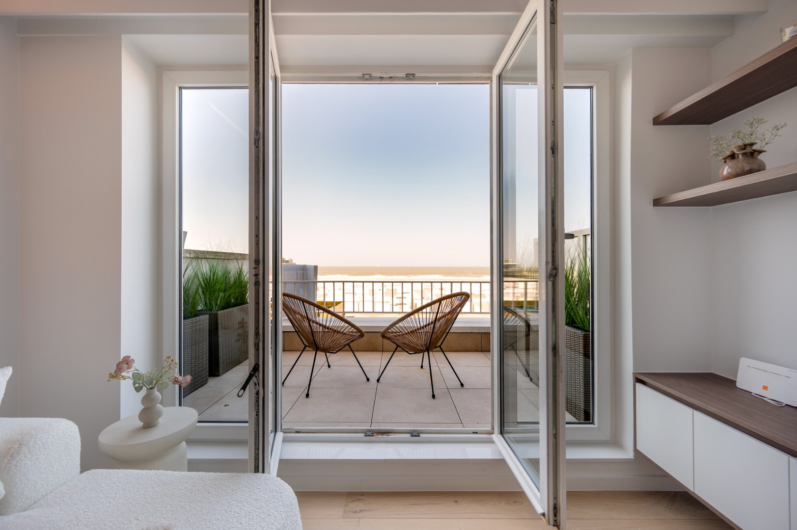 Volledig gerenoveerd appartement met FRONTAAL ZEEZICHT 