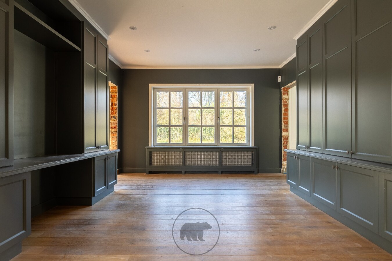 Op te frissen villa op residentiële droomlocatie 