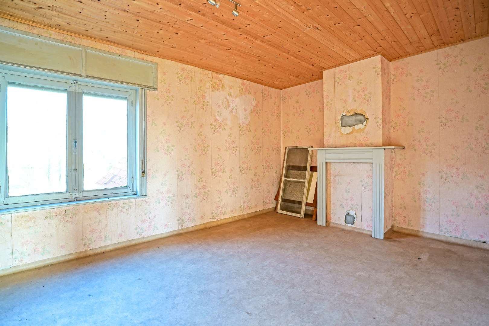 Te renoveren woning met 5 slaapkamers op 8.102 m²  te Diksmuide! 