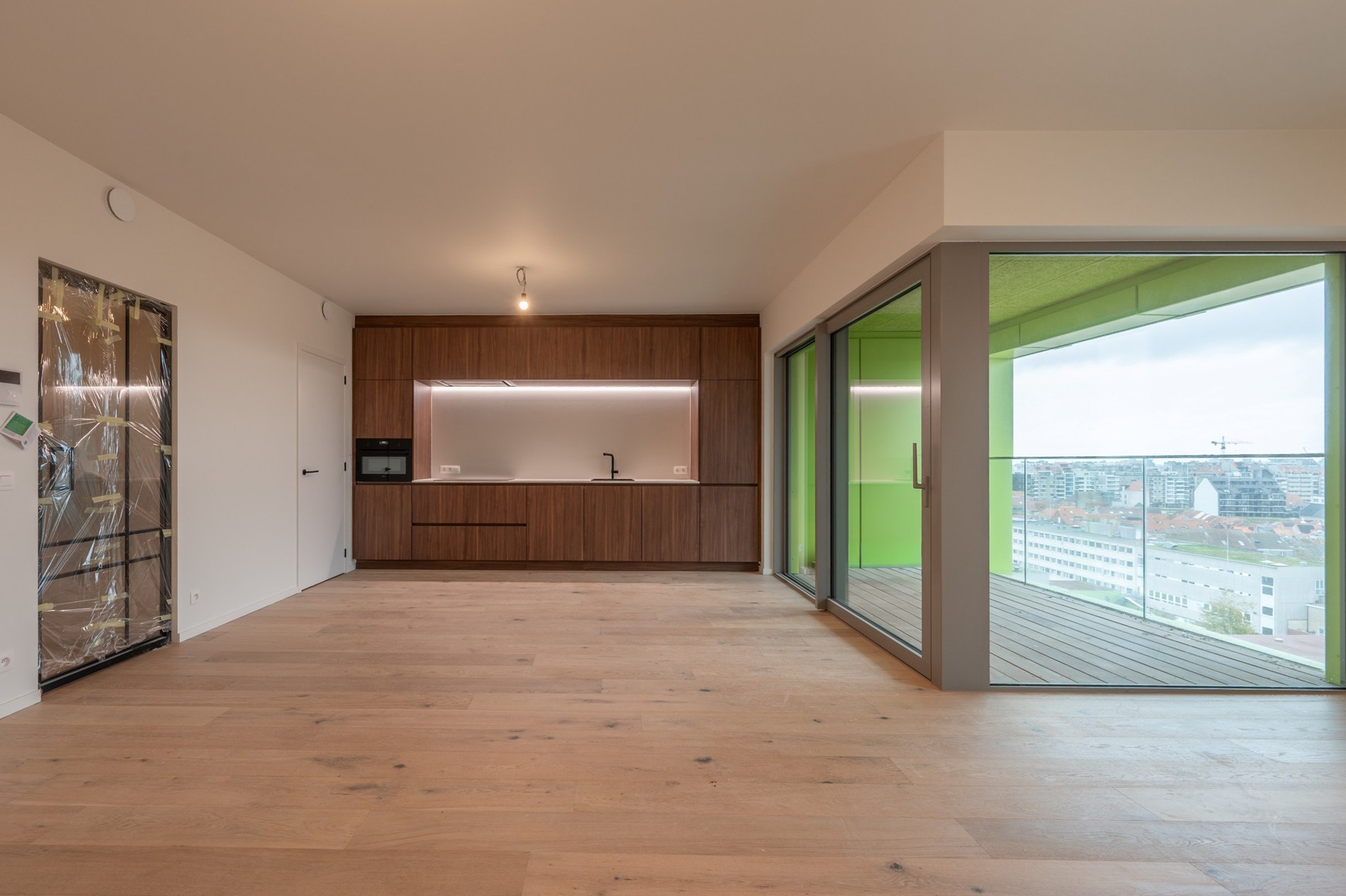 Centraal gelegen 3-kamer appartement te Res. Hoost op wandelafstand van de Zeedijk van Heist. 