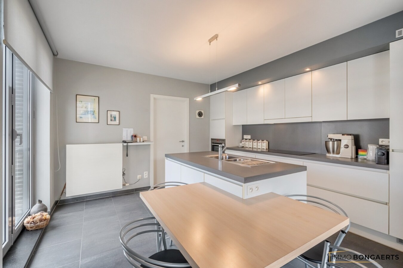 Ruim appartement met zicht op het stadsplein in het centrum van Genk 