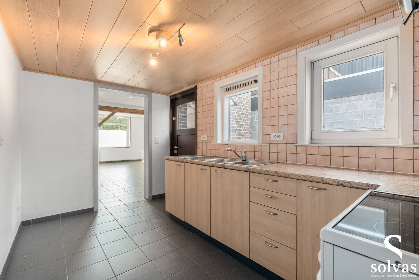 Op te frissen woning te Landegem! 