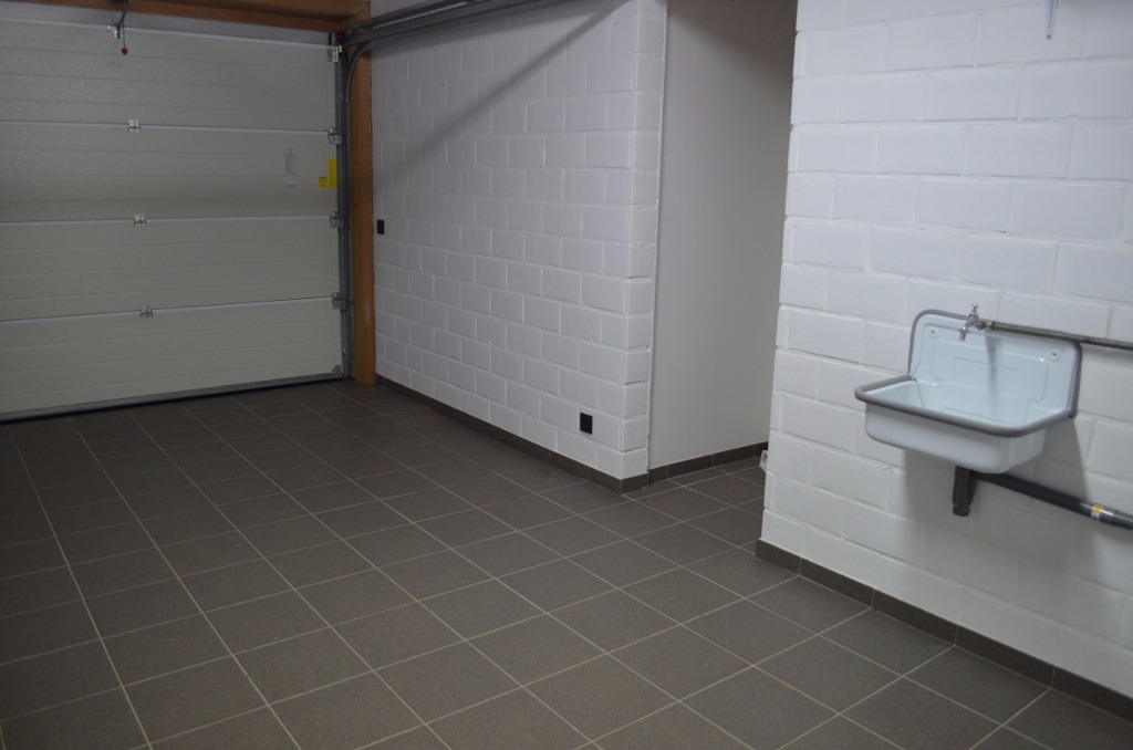 Recente halfopen bebouwing met 4 slpks en tuin te Maldegem 