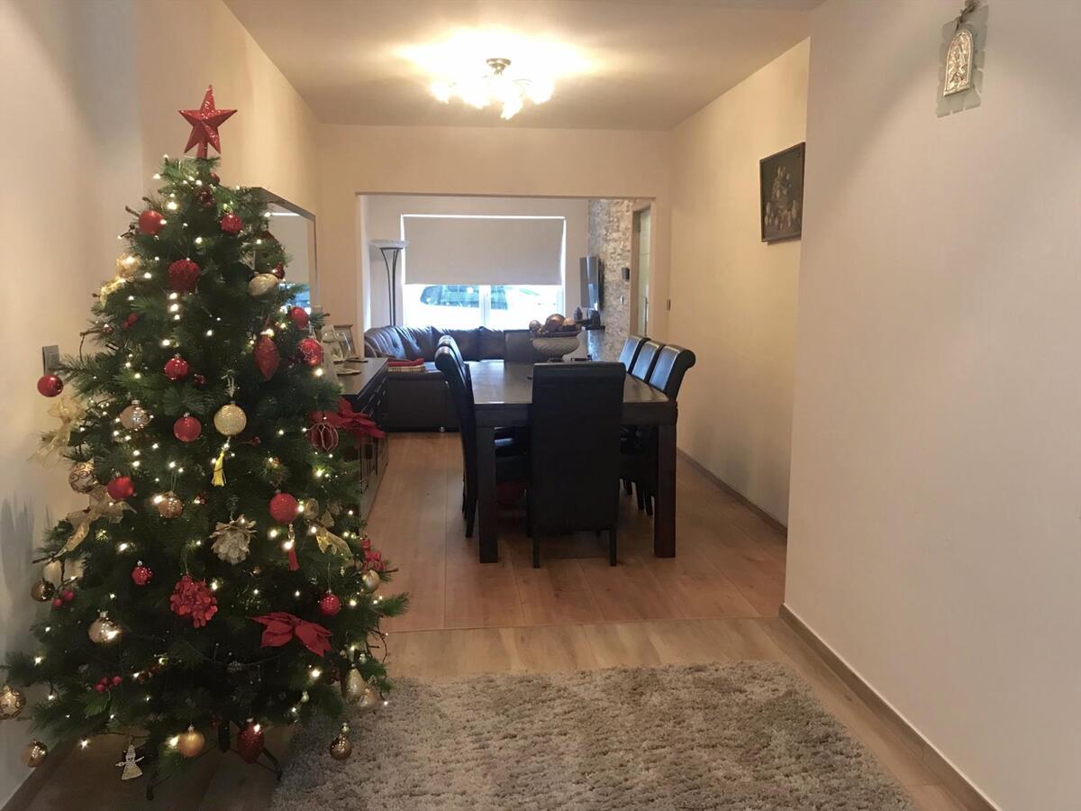 MOOI GERENOVEERDE WONING MET TUIN  AAN STADSRAND 