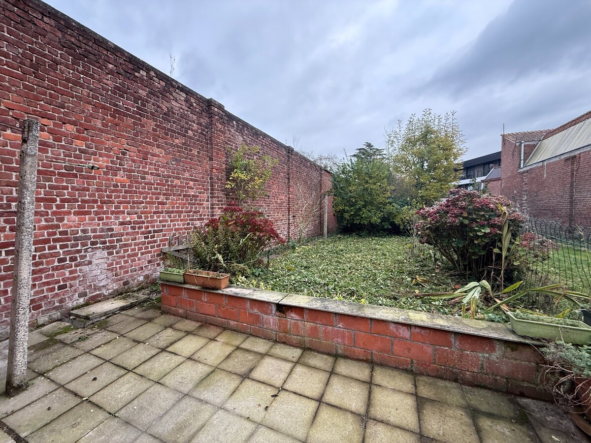 Twee woningen met totaal 5 slaapkamers en tuin te centrum Roeselare 