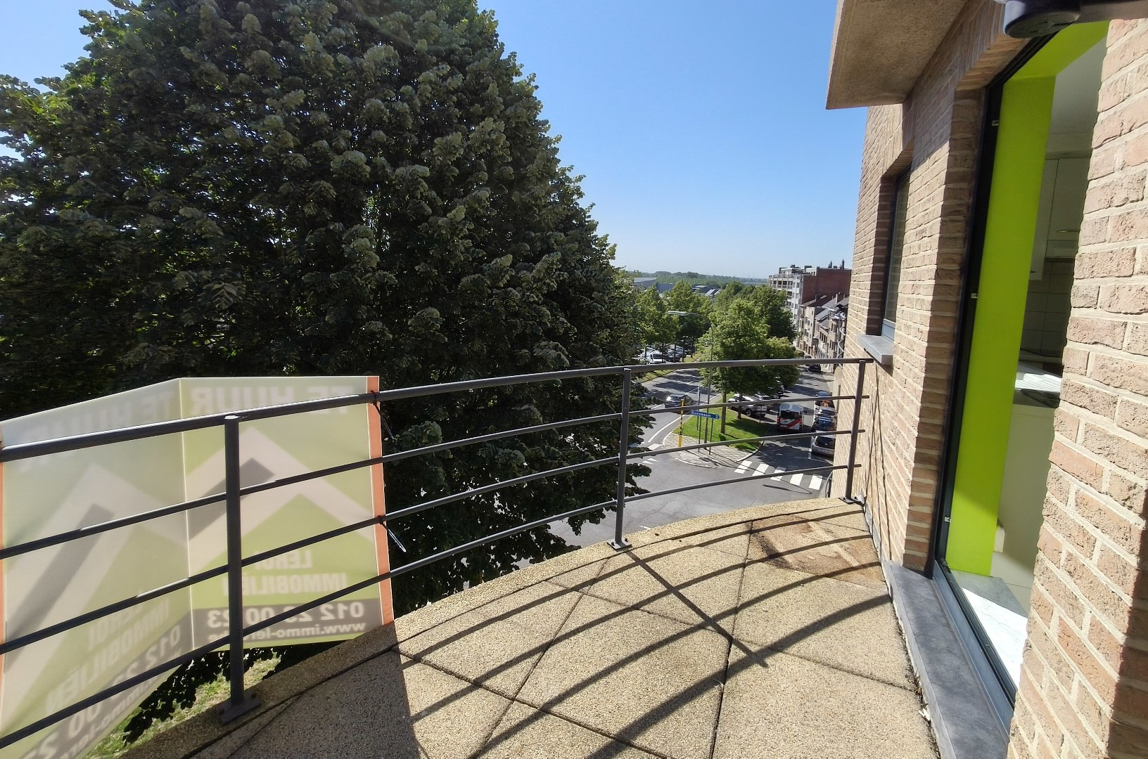RUIM APPARTEMENT (124M²) MET GARAGE - PRACHTIG GELEGEN 