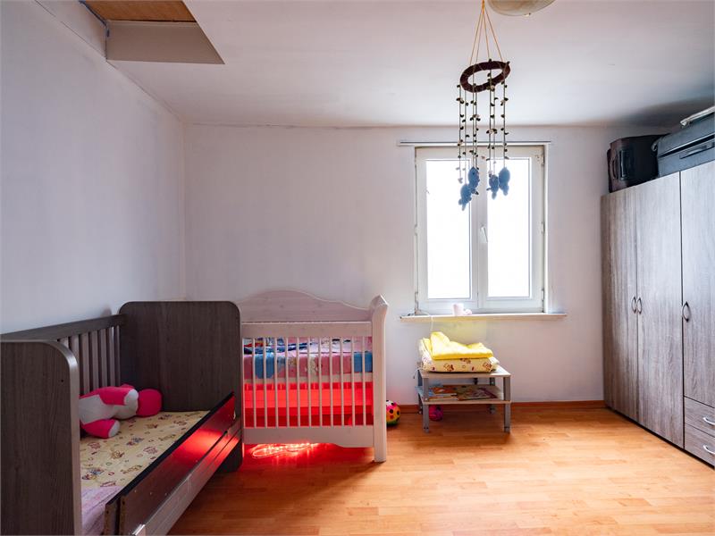 Op te frissen woning met 6 slaapkamers 