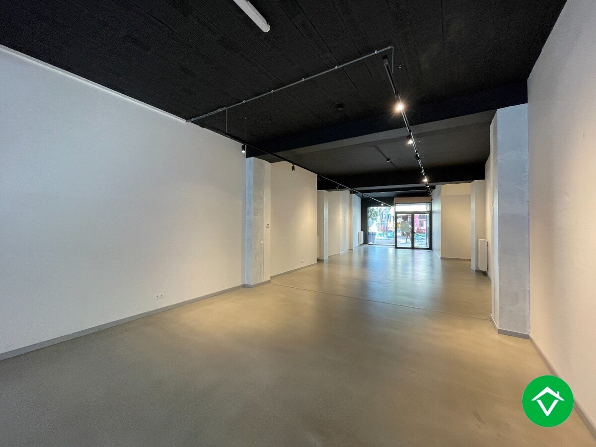 Centraal gelegen handelspand (129m²) in het centrum van Roeselare 