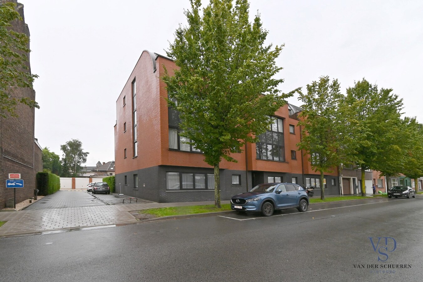 Degelijk investeringsappartement met garage. 