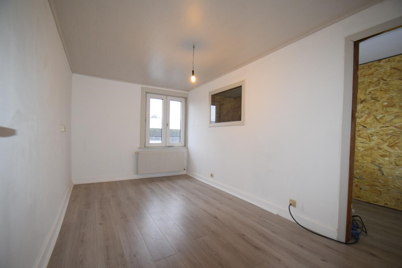Ruime woning nabij Sint-Amandsplein, vlot bereikbaar 