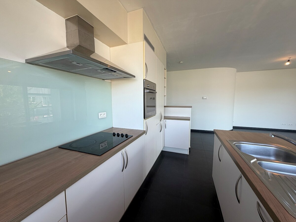 2 slpk-appartement nabij allerhande voorzieningen. 