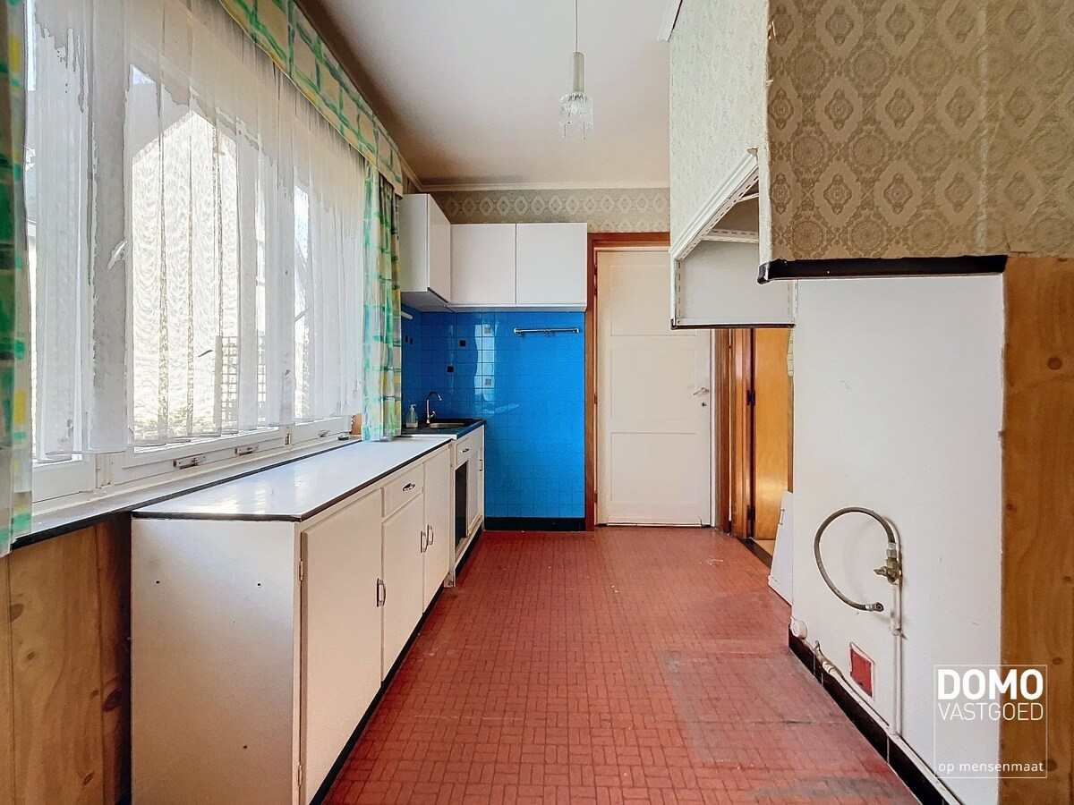 TE RENOVEREN HALFOPEN WONING MET TUIN EN GARAGE OP 8A 67CA TE KURINGEN 