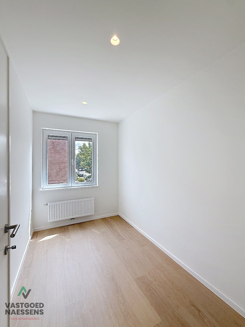 VOLLEDIG GERENOVEERDE 5 SLPK WONING – 2 BADKAMERS – ZONNIGE ZW-TUIN 