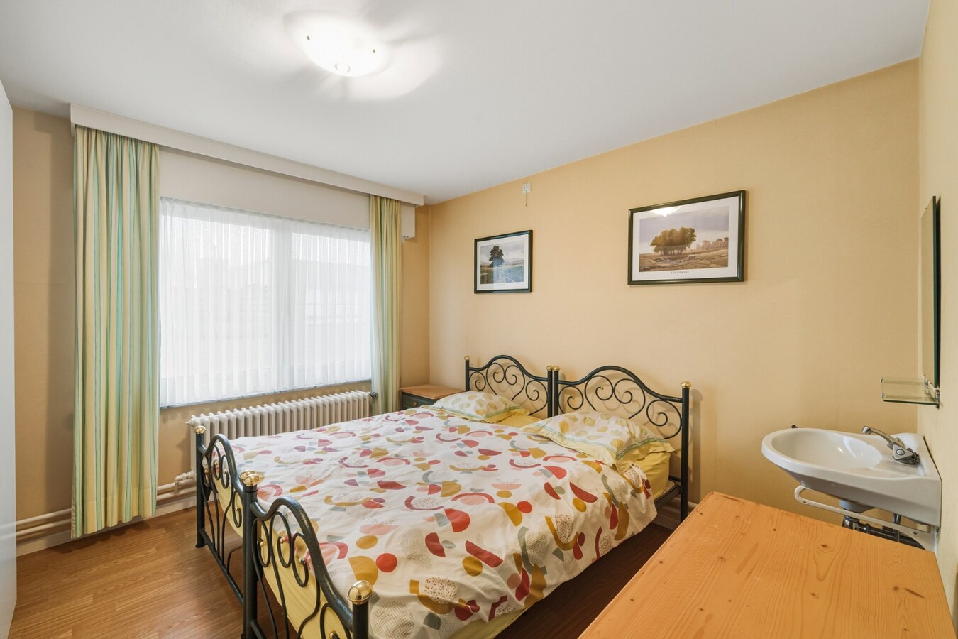 Instapklare, lichtrijke bel-etage woning met ruime garage en terras op centrale ligging 