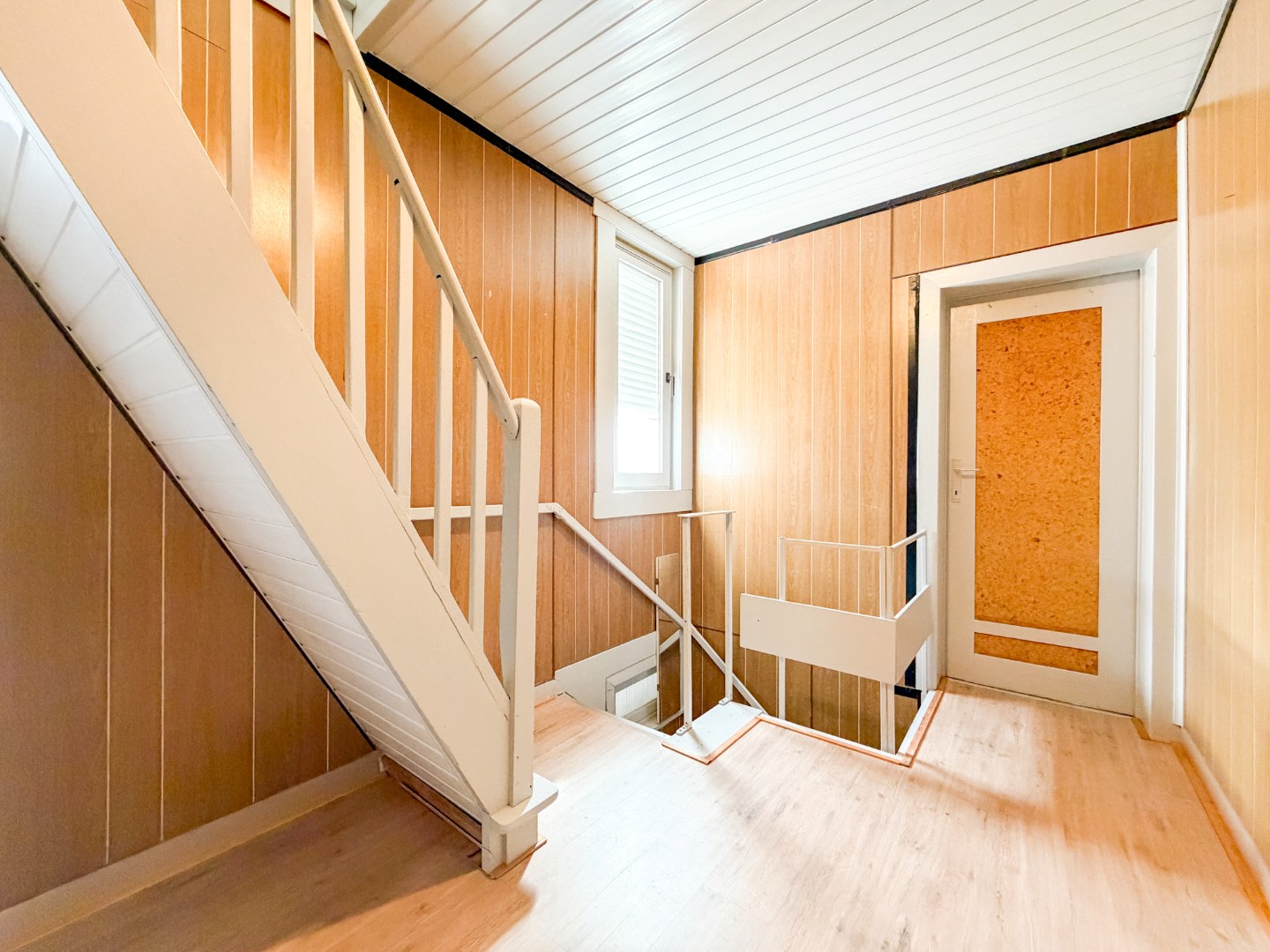 Ruime tussenwoning (211 m²) met zonnige koer, 3 slpk, Torhout 