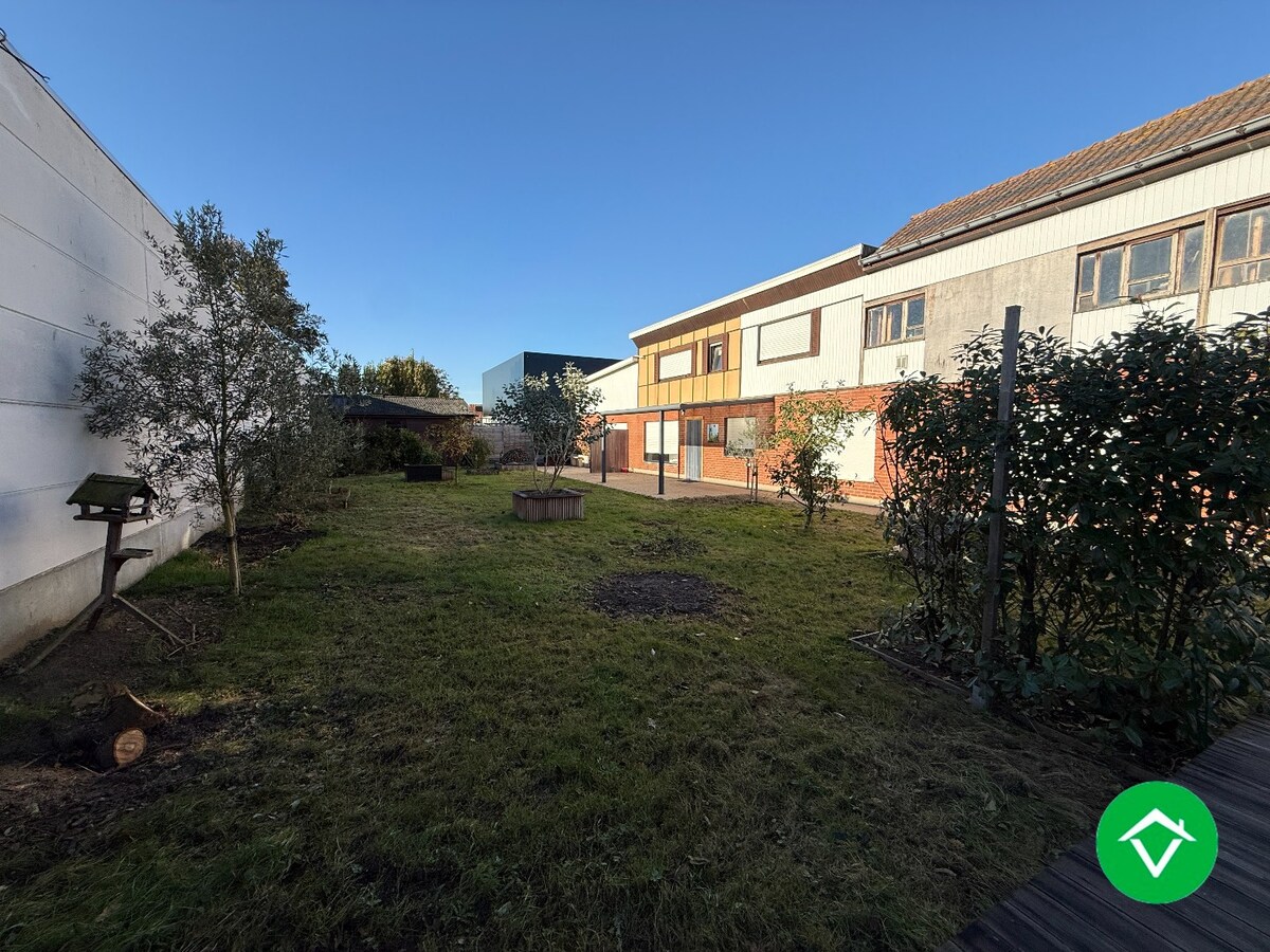 Gelijkvloerse woning met 3 slaapkamers, dubbele garage en tuin 