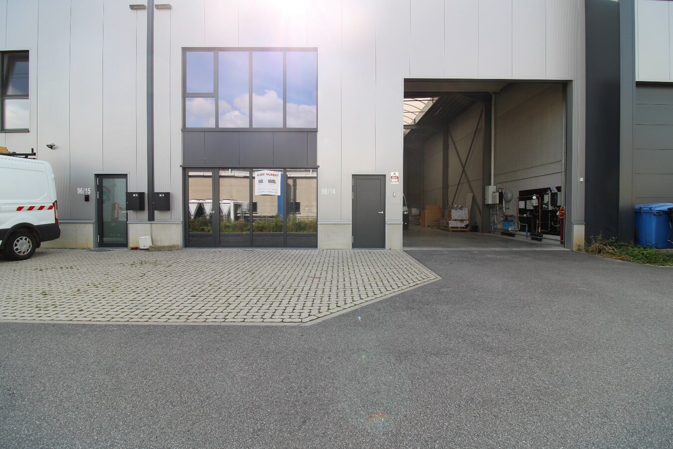 Volledig uitgeruste KMO-unit met een bruikbare oppervlakte van 392 m² 