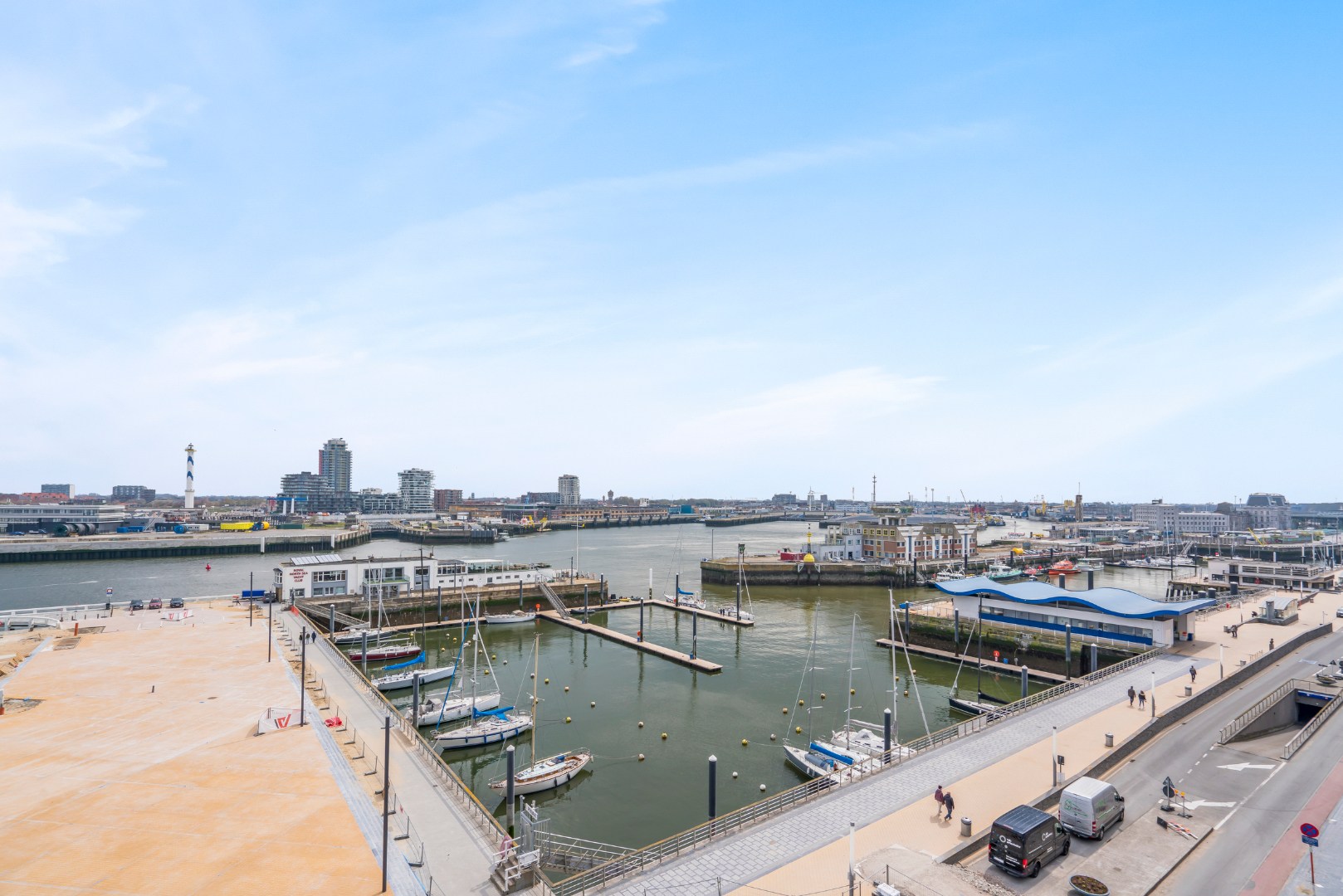 APP. NOUVELLE CONSTRUCTION AVEC VUE SUR LE PORT 