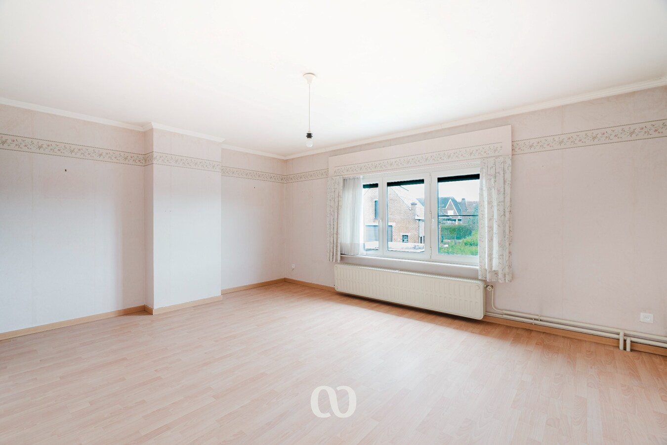 Ruime gezinswoning met 4 slaapkamers en tuin in Nederename 