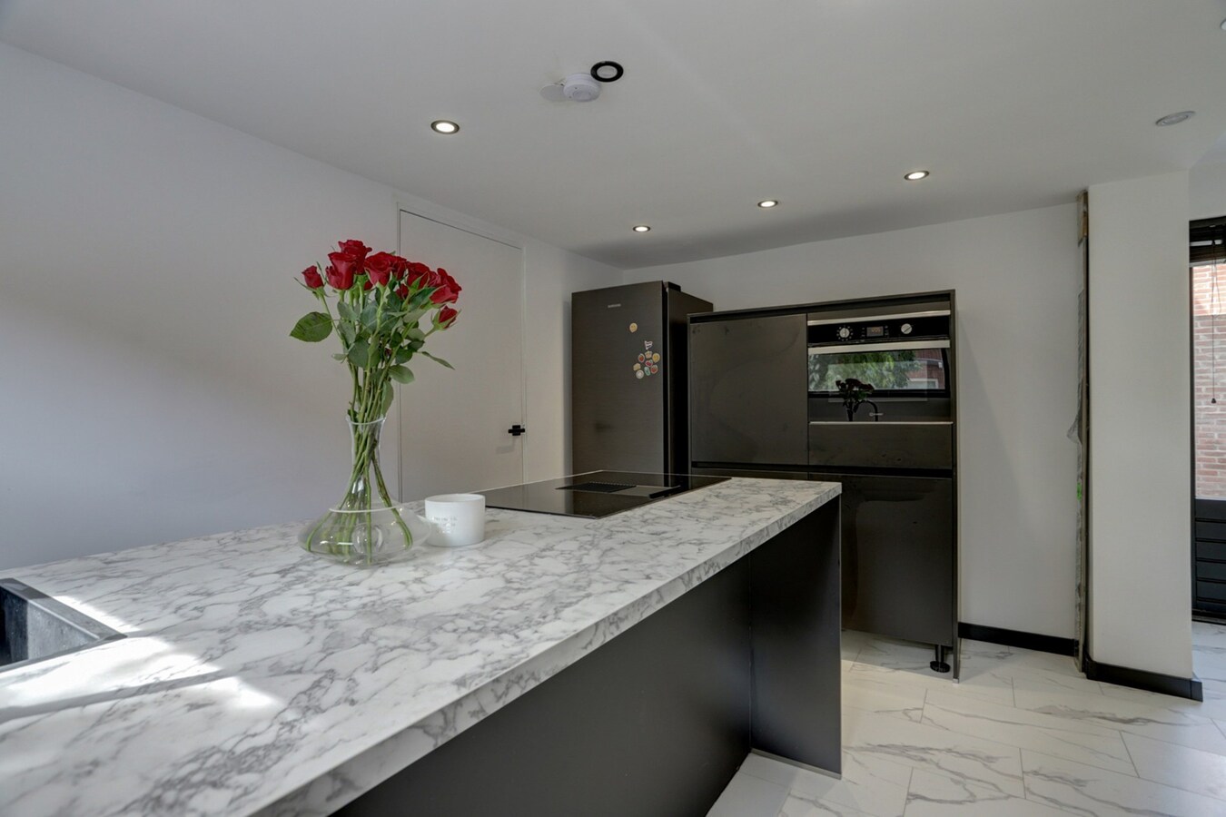 DIT BETREFT EEN WONING MET BIEDEN VANAF PRIJS  € 350.000 K.K. 