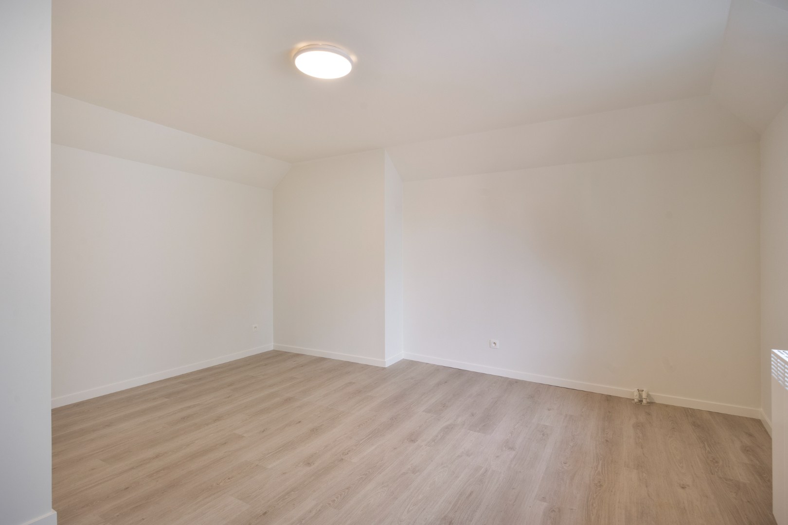 Instapklare gezinswoning met praktijkruimte 