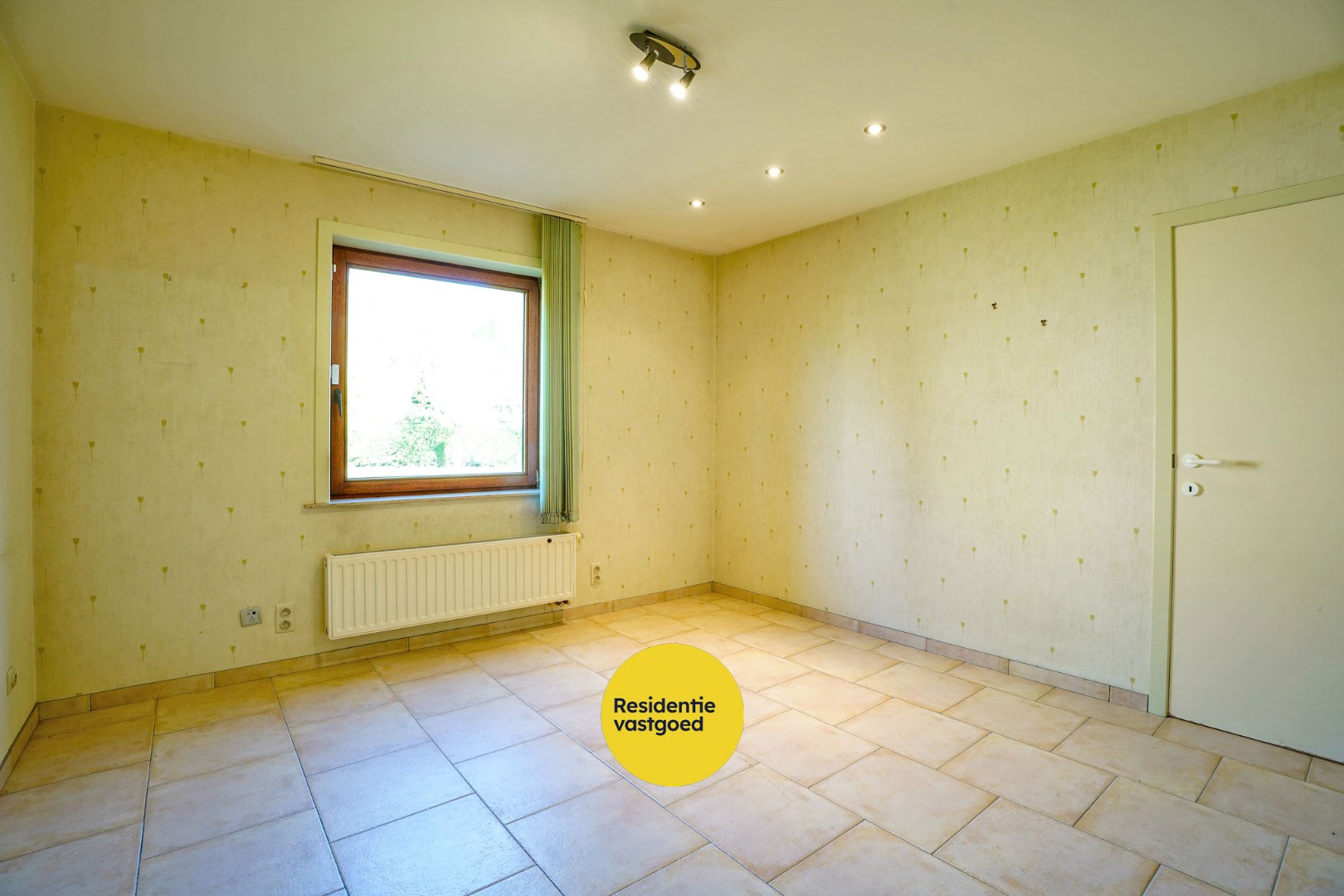 Ruime villa met 5 slaapkamers op 1082 m² te Oostduinkerke, gelegen vlakbij het natuurreservaat Hannecartbos. 