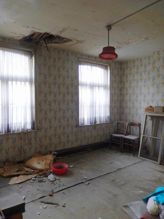 Te renoveren typische Brugse rijwoning met stadstuin 