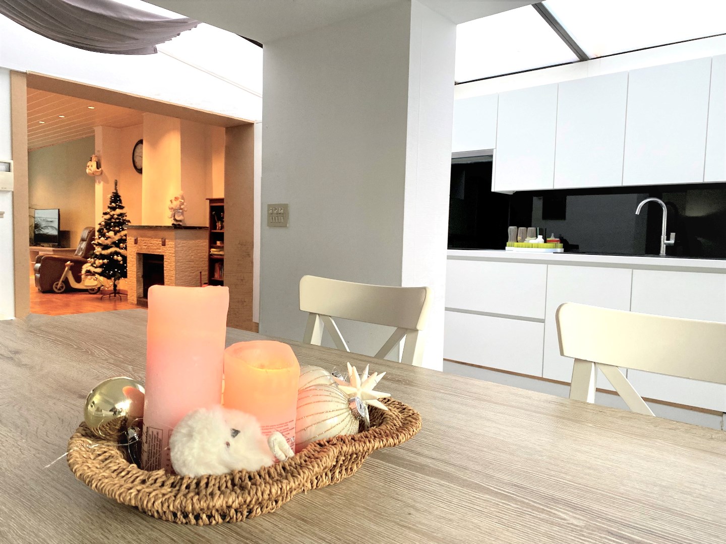 Up-to-date en bijzonder ruime gezinswoning met garage te Zwevegem 