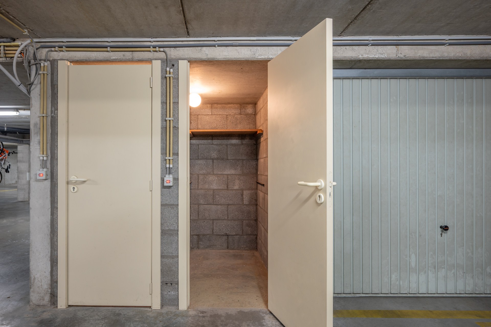 Prachtig gerenoveerd 2 slaapkamerappartement met zijdelings zeezicht centraal gelegen vlakbij de Lippenslaan te Knokke 