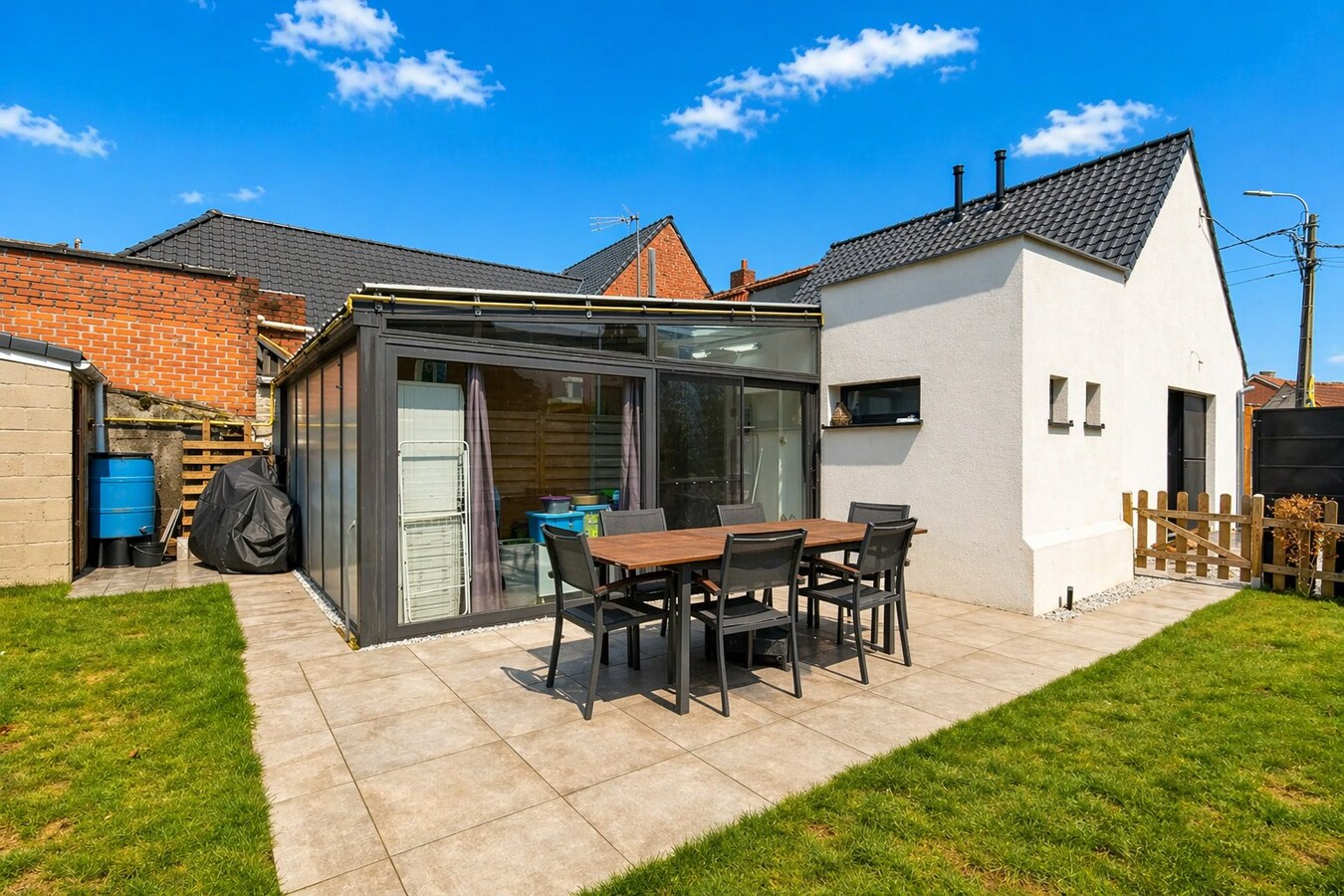 Charmant gerenoveerde woning in rustige, doodlopende straat te Gullegem ! 