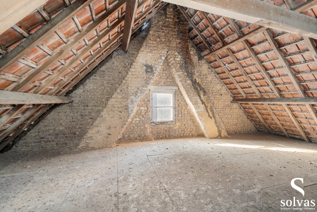 Op te frissen woning te Landegem! 