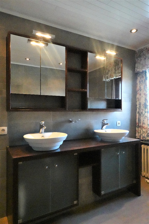 Halfopen woning op gunstige ligging ( zonder loods ) 