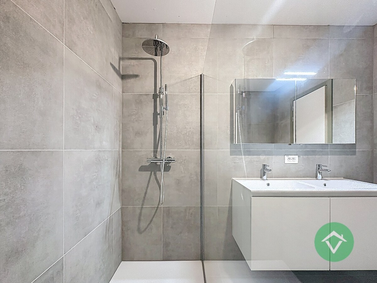 Wonen nabij jachthaven en zee - ruim appartement met terras en drie slaapkamers 