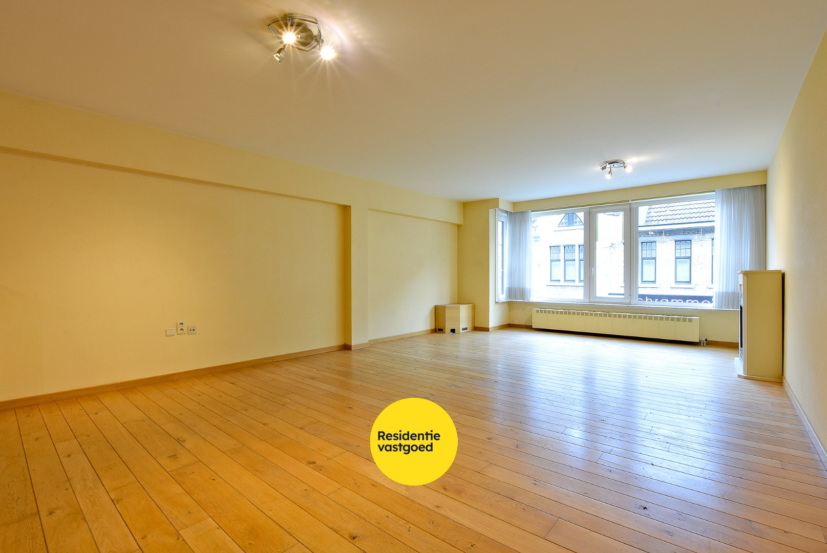 Prachtige 2/3-slaapkamer appartement (112m² + 12m²) in de winkelstraat van Nieuwpoort-stad. 